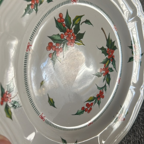 TABLETOPS UNLIMITED HOLLY BERRY PLATE - SALAD, DESERTS OR APPETIZERS - Picture 5 of 10